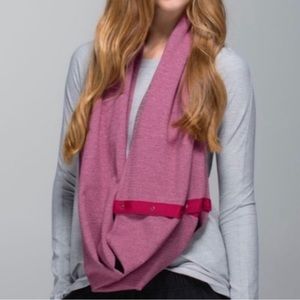 (SOLD) Lululemon Vinyasa Scarf Button Snap Wrap One Size Pink